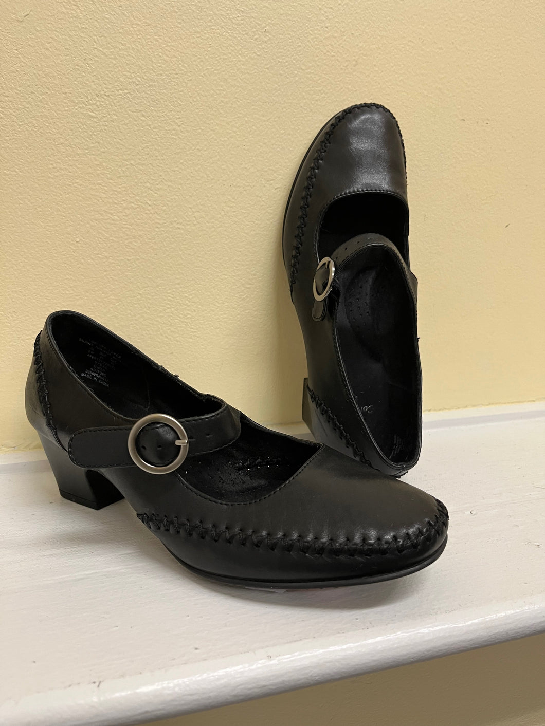 Comfort Colors Size 8W Black Shoes