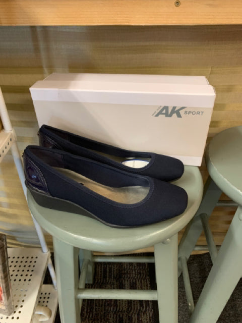 Anne Klein Size 5 Navy Shoes