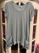 Load image into Gallery viewer, Fresh Produce Size Medium Mint/Grey Tunic
